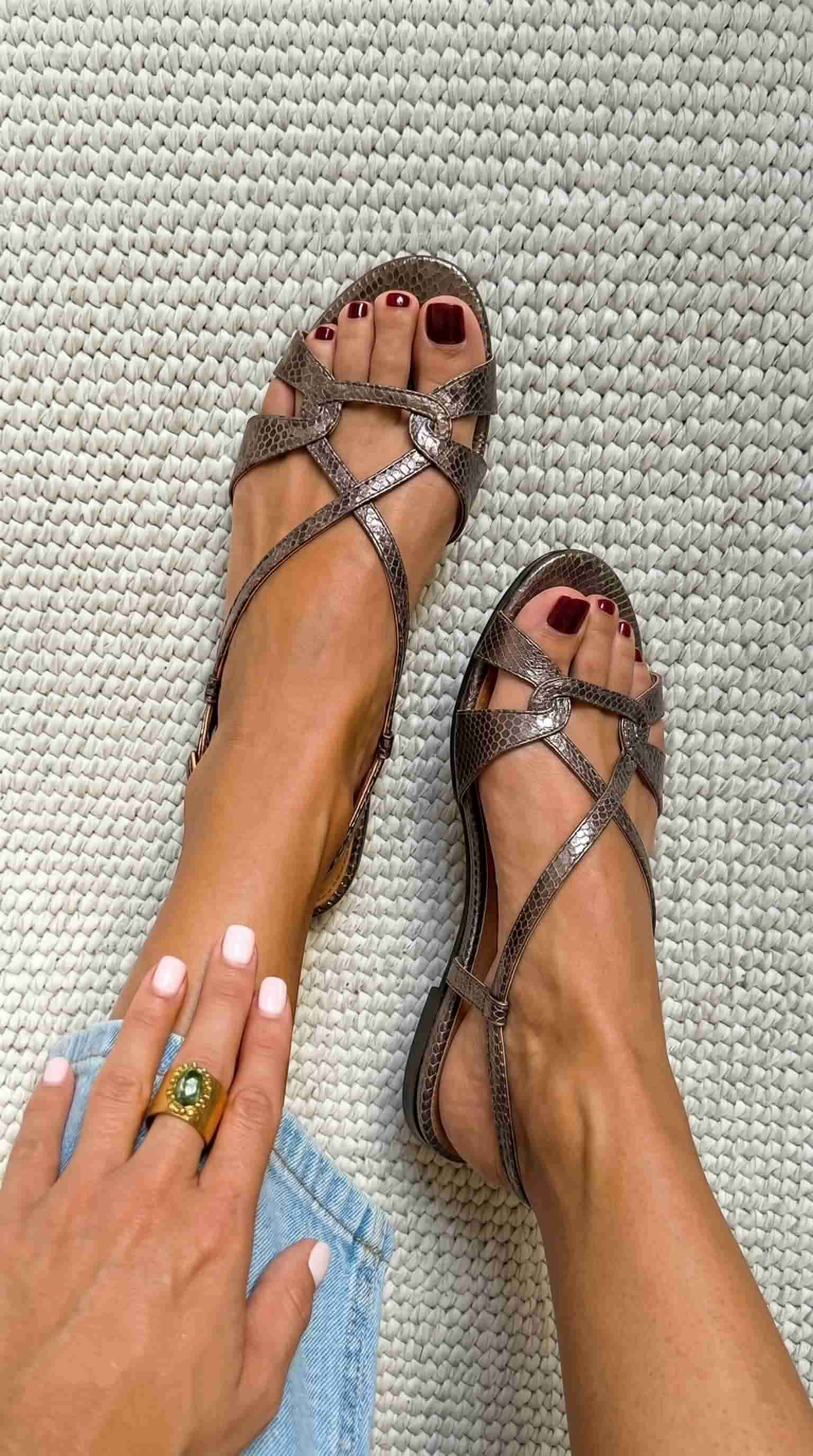 Sandalias slingback efecto serpiente bajas Bronce a punta abierta