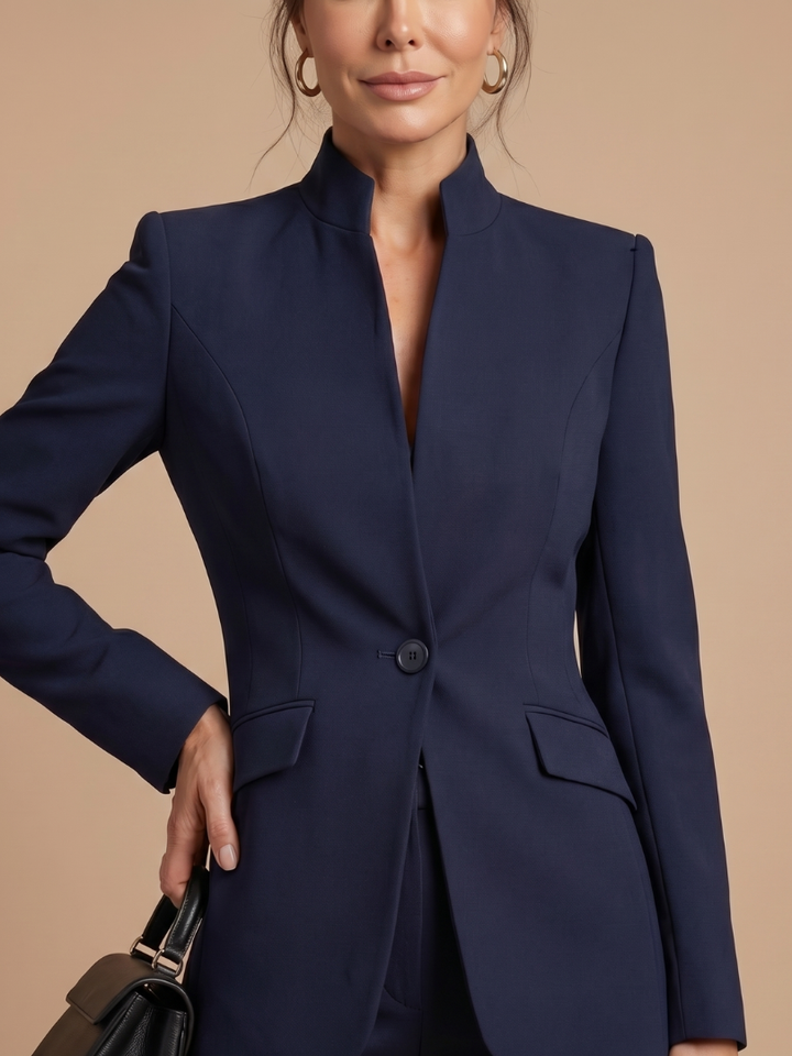 Delta™ | Traje entallado con cuello alto estructurado