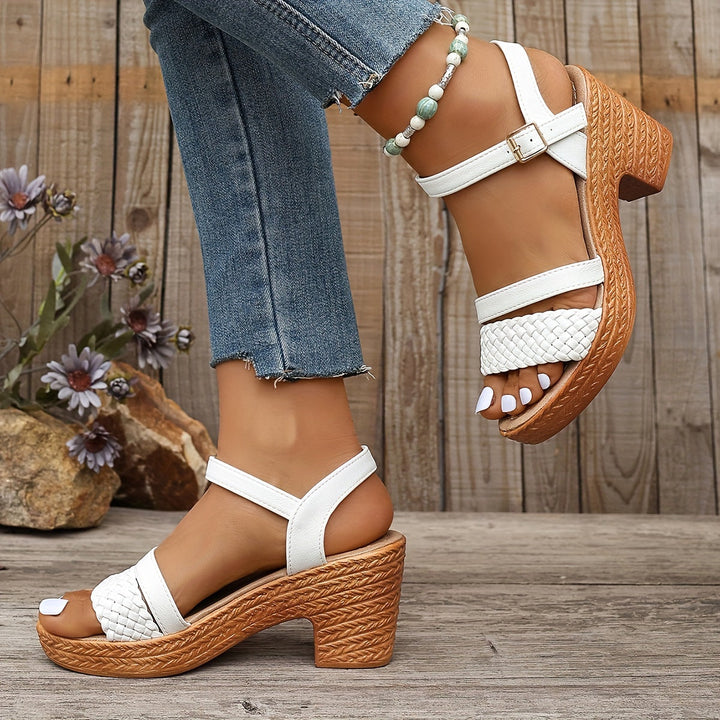 Sandalias con tacón en bloque trenzado