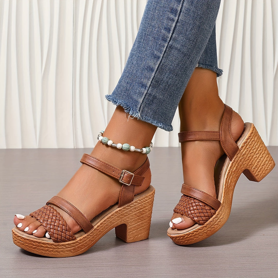 Sandalias con tacón en bloque trenzado
