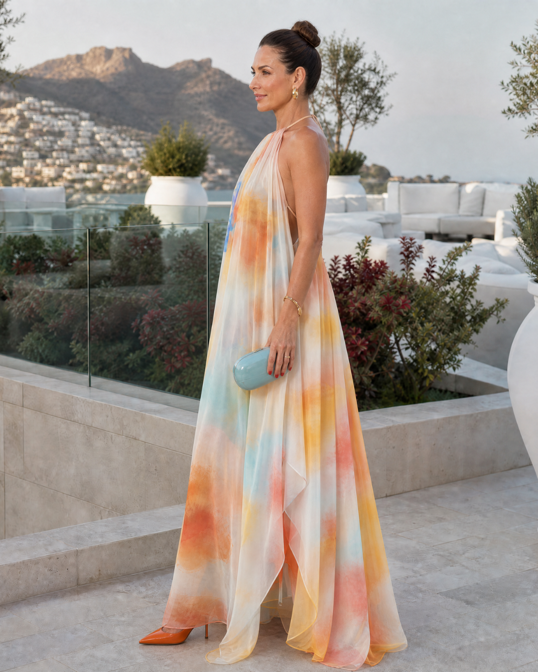 Solmira | Vestido Maxi Flowy con Escote Halter en Acuarela