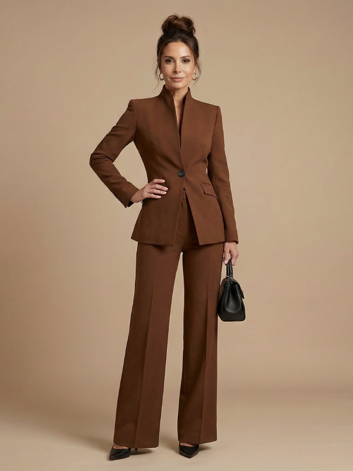 Delta™ | Traje entallado con cuello alto estructurado
