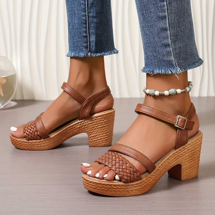 Sandalias con tacón en bloque trenzado
