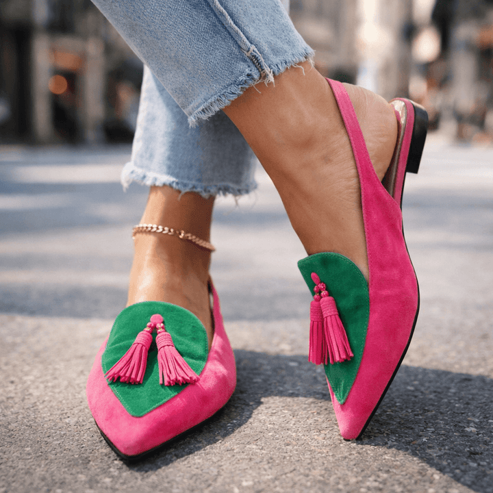 Lorena™ | Mules Bicolor Elegantes con Pompones