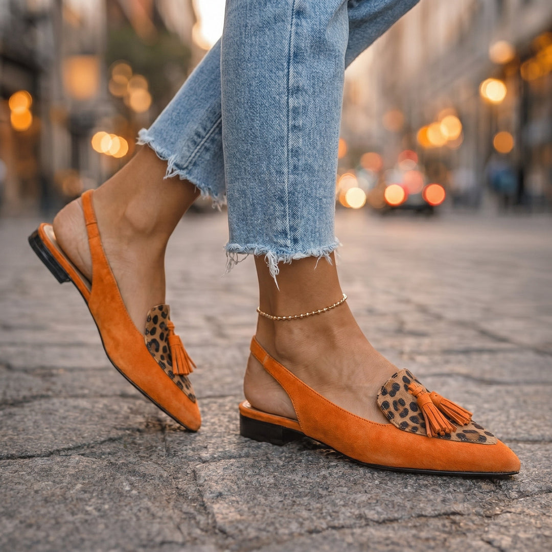 Lorena™ | Mules Bicolor Elegantes con Pompones