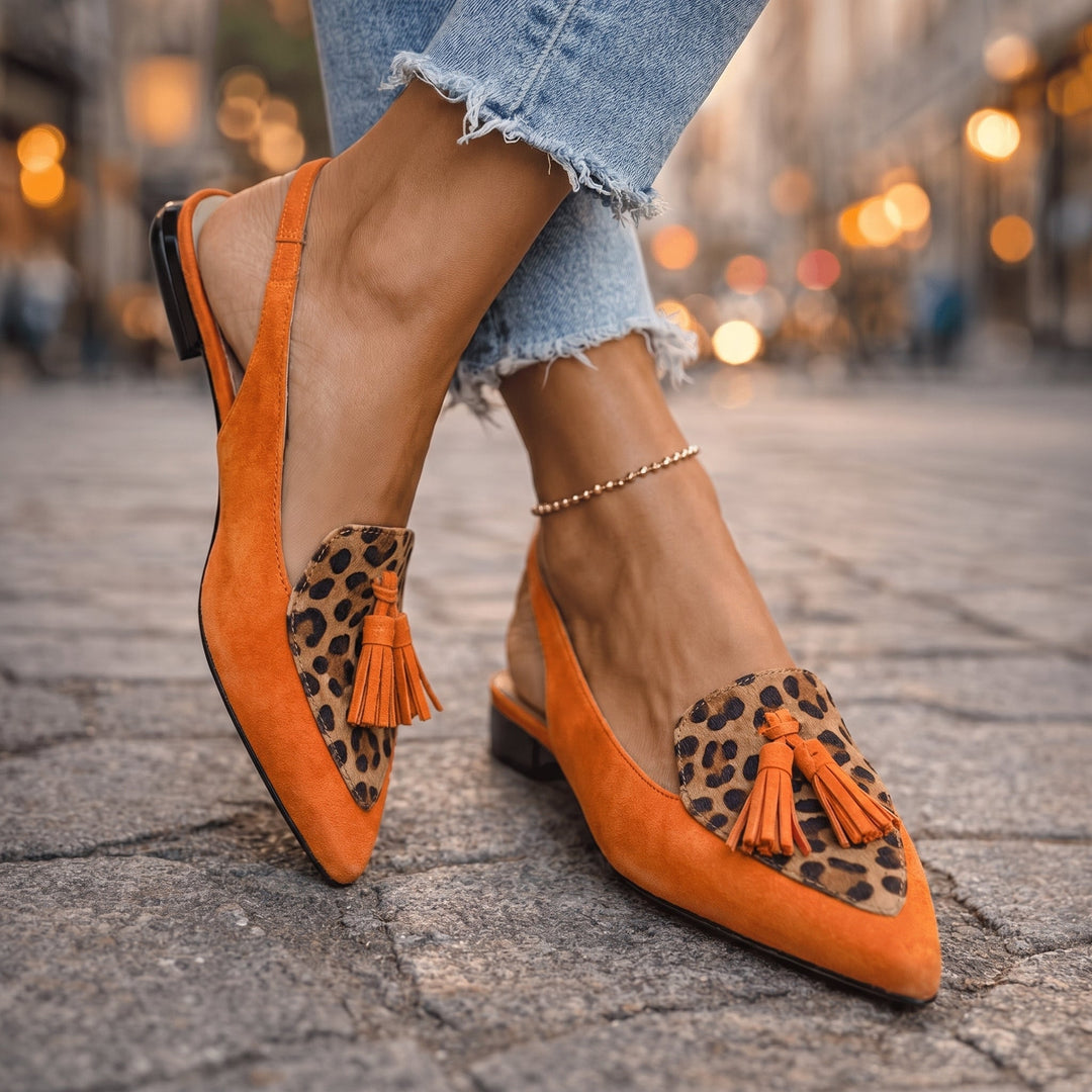 Lorena™ | Mules Bicolor Elegantes con Pompones