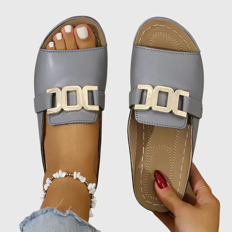 Sandalias cómodas con hebilla