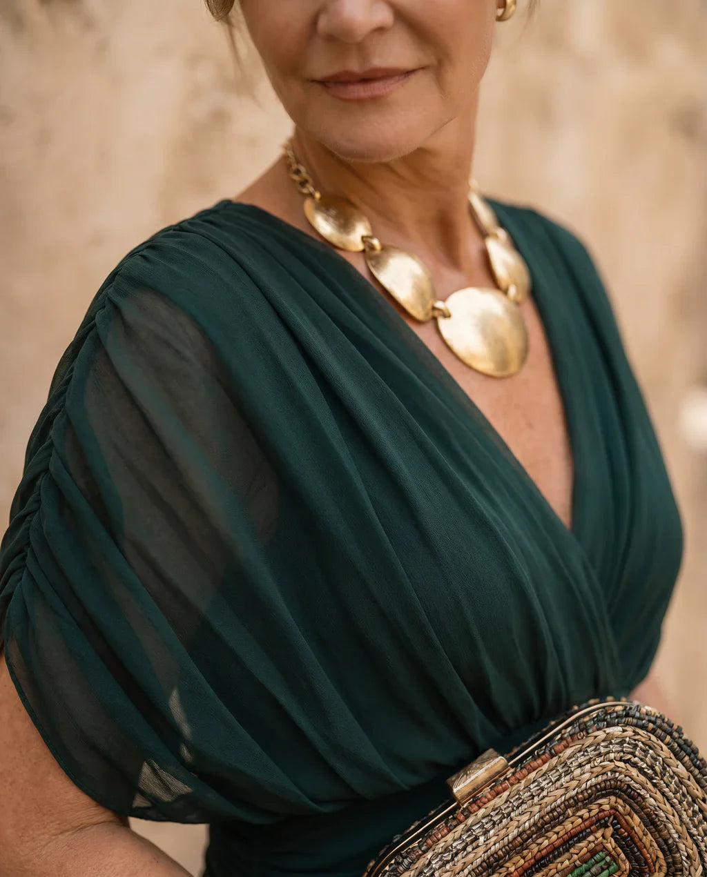 VESTIDO ELEGANTE CON ESCOTE EN V
